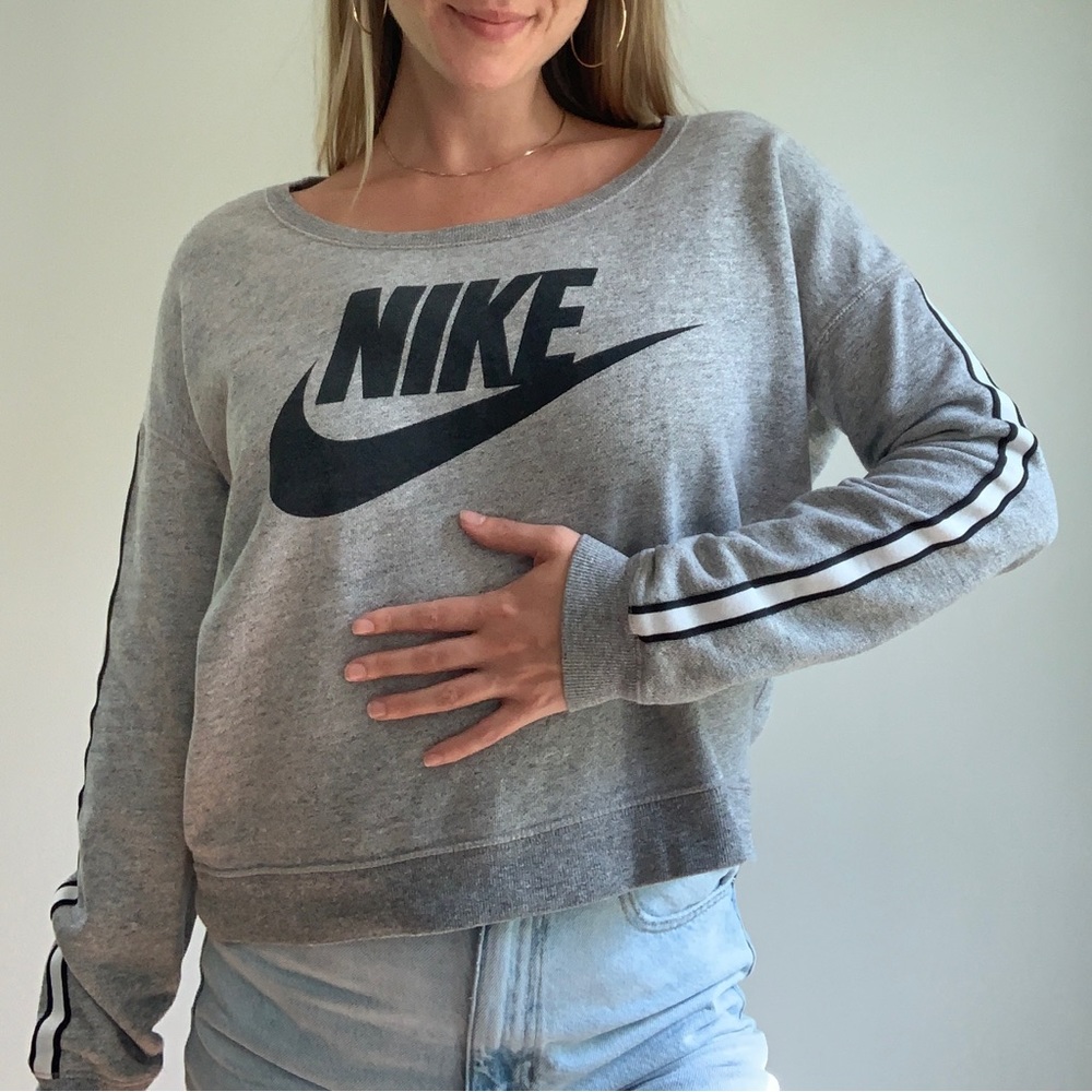 Gray crew neck Nike Logo sweatshirt
